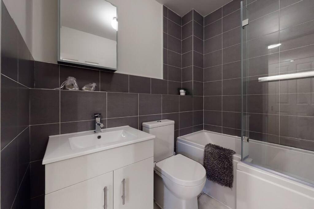 Lovely 2-Bedroom Flat Near Highgate 런던 외부 사진
